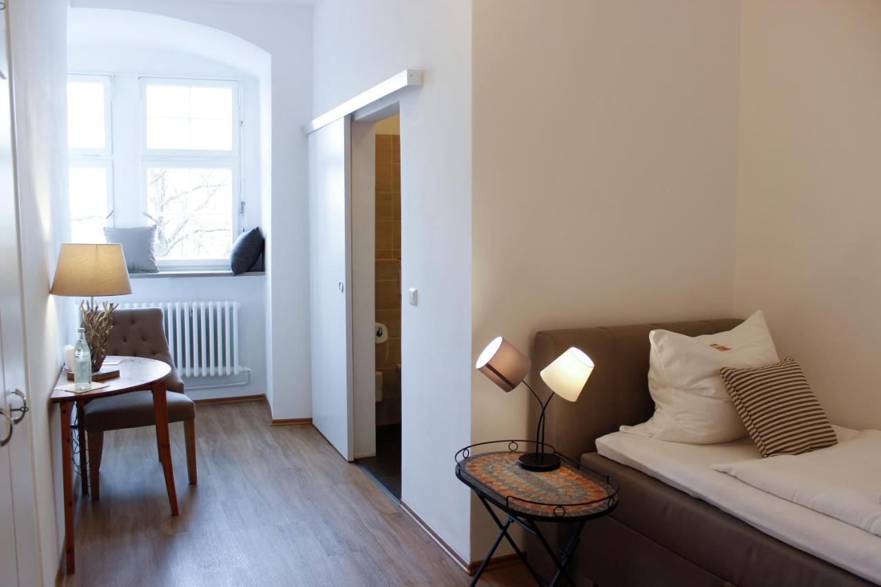 Biohotel Schloss Kirchberg 컬크버그엔더젝스트 외부 사진