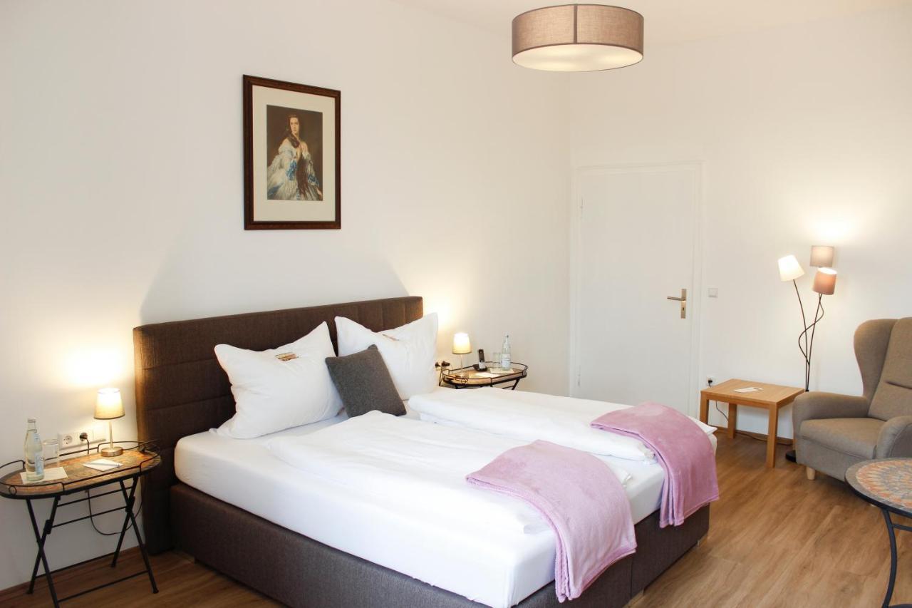 Biohotel Schloss Kirchberg 컬크버그엔더젝스트 외부 사진