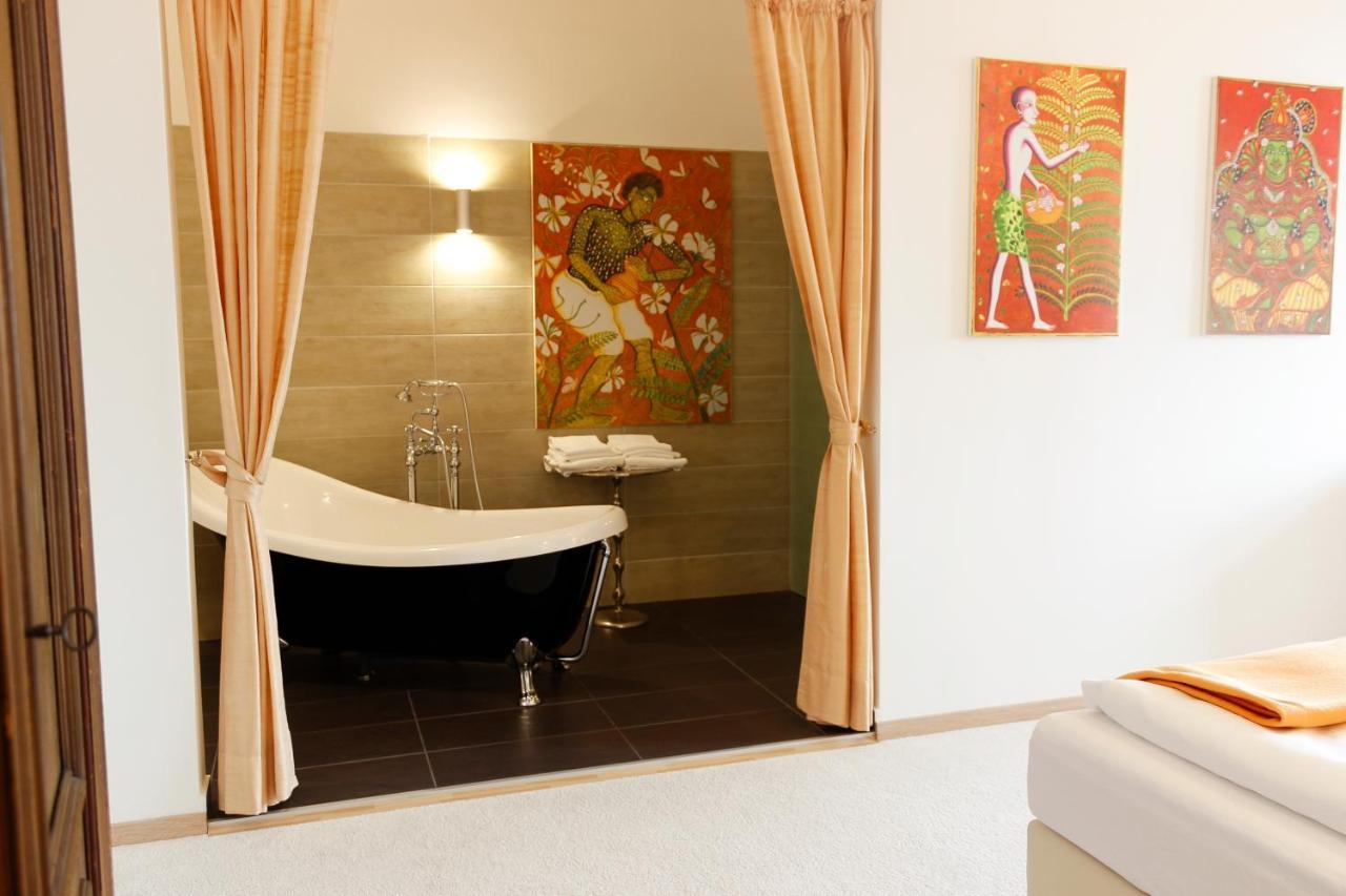 Biohotel Schloss Kirchberg 컬크버그엔더젝스트 외부 사진