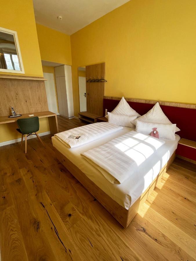Biohotel Schloss Kirchberg 컬크버그엔더젝스트 외부 사진